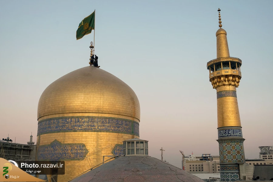 تعویض پرچم گنبد حرم مطهر رضوی همزمان با سوم ربیع الاول
 14