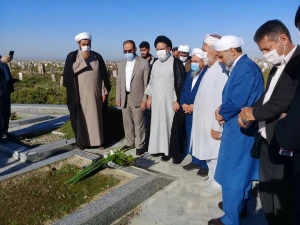 سرپرست حجاج ایرانی به مقام شهدای بندر ترکمن ادای احترام کرد