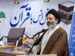 با حضور نماینده ولی فقیه در امور حج و زیارت برگزار شد؛

محفل انس با قرآن در قم