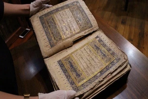 نمایش یک نسخه خطی نفیس قرآن در کتابخانه «سیواس» ترکیه