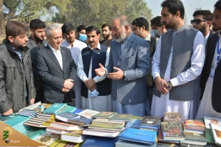 از سوی خانه فرهنگ ایران انجام شد؛

عرضه کتب دینی ـ تقریبی در نمایشگاه دانشگاه اسلامیه پیشاور  4