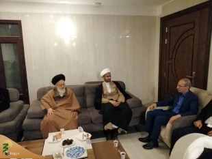 بازدید آیت الله حسینی، نماینده رهبری در عراق  از بعثه مقام معظم رهبری در کربلای معلی 2