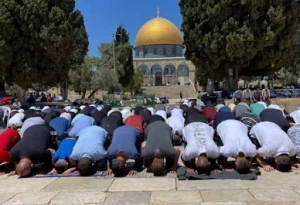 حضور ۵۰ هزار فلسطینی در نماز جمعه «مسجدالاقصی» باوجود تدابیر شدید امنیتی