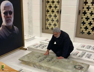 حضور سردار قاآنی بر سر مزار شهید ابومهدی المهندس