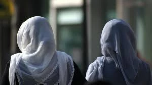 مدارس جنوب هند به دلیل تظاهرات علیه منع حجاب بسته شد
