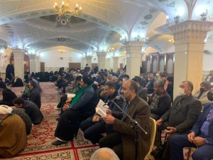 طنین دعای کمیل زائران ایرانی درحرم امام علی(ع)
