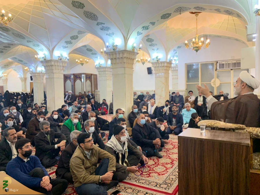 خطیب بعثه رهبری در نجف:
در موعظه شفقت و مهر و محبت نهفته است 2
