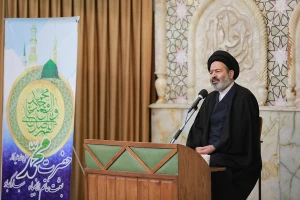 پیامبر اکرم، بزرگترین نعمت خداوند به جهان هستی است 