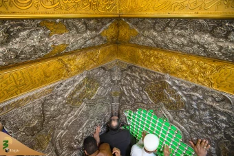 حال و هوای حرم مطهر امام حسین علیه السلام در شب میلاد 4