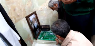 ادای احترام زائران ایرانی به مرجع عالیقدر جهان اسلام آیت الله صافی گلپایگانی در روز میلاد حضرت سید الشهدا (ع) 15