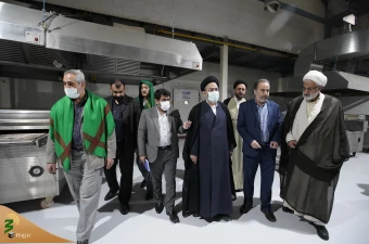 بازدید نماینده ولی فقیه در امور حج و زیارت از آشپزخانه مرکزی زائران ایرانی در نجف
 13