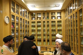 بازدید نماینده ولی فقیه در امور حج و زیارت از کتابخانه علامه امینی و بیت امام خمینی (ره) 13