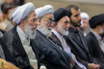 تصاویری از حجت‌الاسلام والمسلمین محمدی ری‌شهری در کنار رهبر انقلاب 23