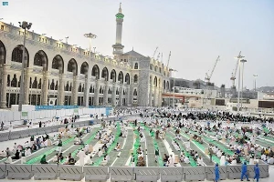سفره‌های افطار پس از دو سال وقفه در مسجدالحرام برپا شد
