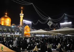 مراسم دومین شب پرفضیلت قدر در حرم مطهر رضوی در زیر باران الهی 6