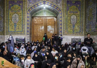 مراسم دومین شب پرفضیلت قدر در حرم مطهر رضوی در زیر باران الهی 7