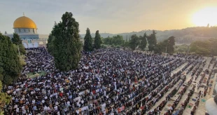 نماز عید فطر با حضور بیش از 200 هزار نفر در مسجد الاقصی برگزار شد 2