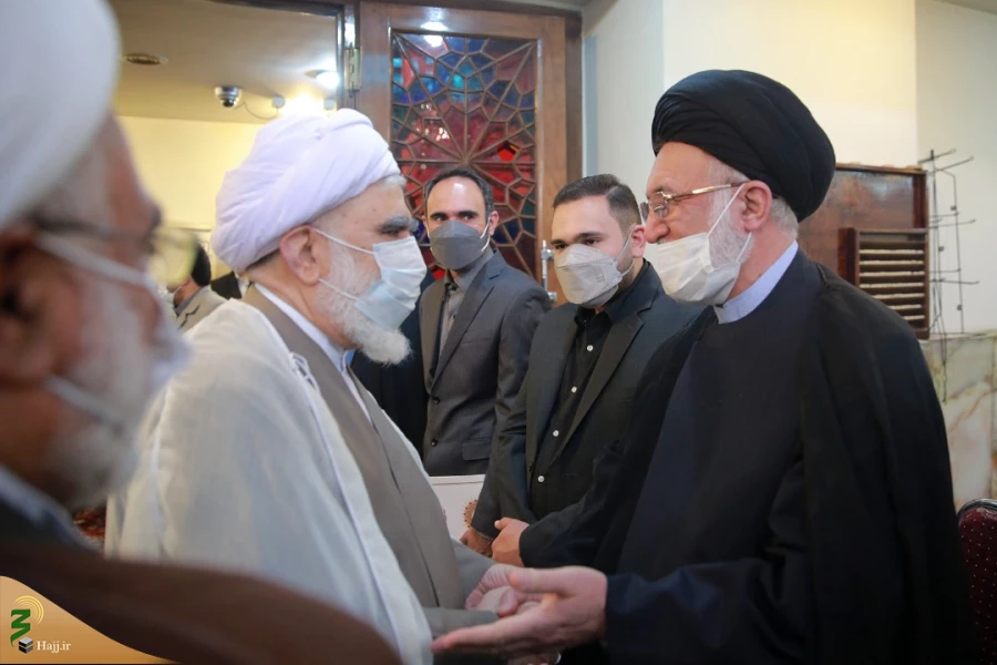 درمراسم زیارت عاشورا در محل سازمان حج و زیارت انجام شد؛

گرامیداشت یاد والده حجت الاسلام والمسلمین قاضی عسکر 15