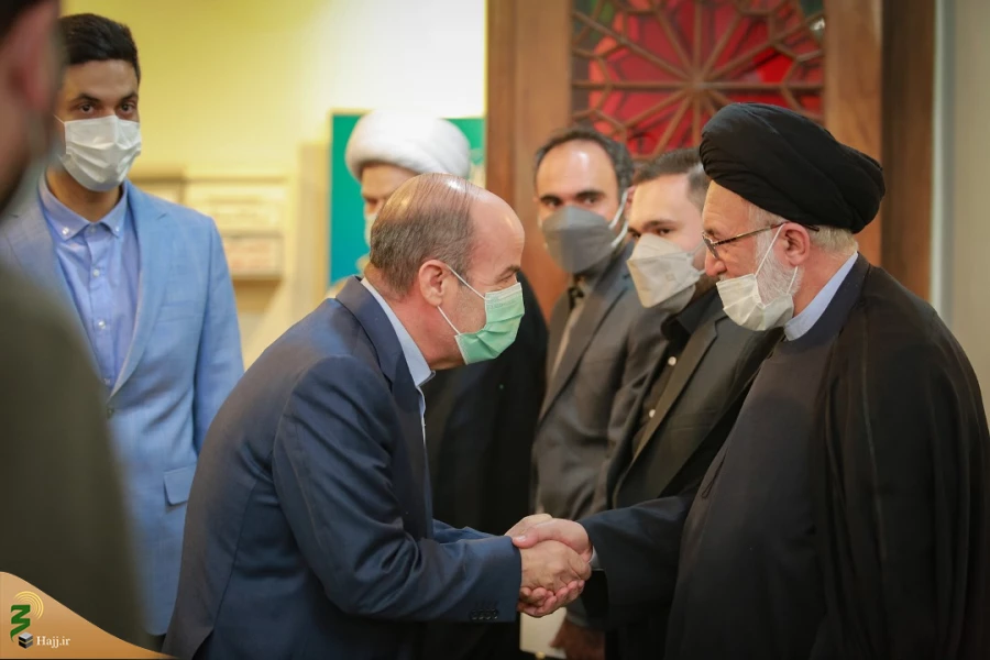 درمراسم زیارت عاشورا در محل سازمان حج و زیارت انجام شد؛

گرامیداشت یاد والده حجت الاسلام والمسلمین قاضی عسکر 17