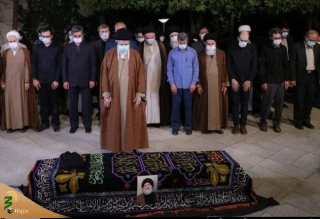 رهبر معظم انقلاب بر پیکر مرحوم فاطمی‌نیا نماز میت اقامه کردند