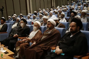 سيرة الفرديه و الاجتماعية للإمام الخمينـي(ره) نموذج عملي في قيادة الأنشطة

