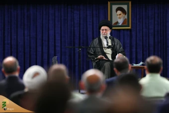 دیدار کارگزاران حج با با حضرت آیت‌الله خامنه‌ای رهبر انقلاب اسلامی
 32