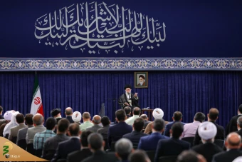 دیدار کارگزاران حج با با حضرت آیت‌الله خامنه‌ای رهبر انقلاب اسلامی
 46