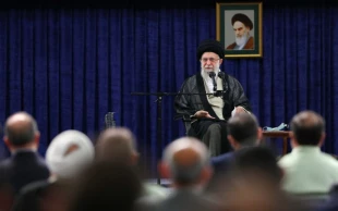 الإمام الخامنئي يستقبل مسؤولي شؤون الحج في ايران

 2