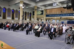 الإمام الخامنئي يستقبل مسؤولي شؤون الحج في ايران

 3