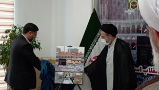 أقيم حفل إزاحة الستار عن البرنامج الوثائقي الإذاعي السري بحضور رئيس الحجاج الإيرانيين.

 2