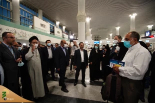 التعاون و الصبر و حسن السلوك و التفكير و قراءة دعاء المكارم الاخلاق من توصيات حجة الإسلام نواب في مرافقة زوار الحج التمتع

 2