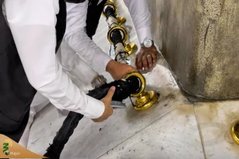 بالا بردن پرده کعبه به نشانه آغاز موسم حج تمتع ۱۴۴۳ 9