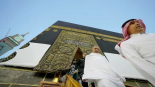 در سفر الکاظمی به عربستان رخ داد؛
از گفت‌وگو درباره مذاکرات تهران و ریاض تا به جا آوردن حج عمره 2