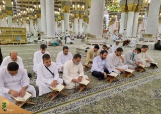 نغمه قاریان ممتاز ایرانی در حرم نبوی+فیلم