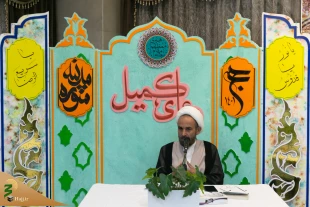 در مدینه منوره برگزار شد،

دعای پرفیض کمیل درجمع زائران ایرانی   3