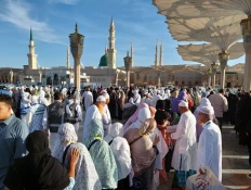 گزارشی از حال و هوای امسال مسجدالنبی(ص)/ از صف شلوغ روضه رضوان تا خلوتی نسبی بازار 11