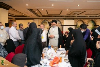 حضور جانشین نماینده ولی فقیه در جمع زائران ایرانی در هتل لابا دارنا 7