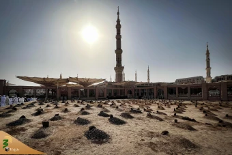 حال‌وهوای قبرستان بقیع در ایام حج تمتع ۱۴۰۱ 12