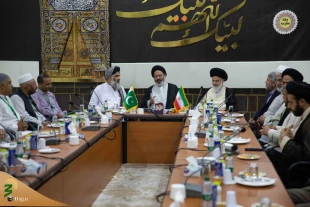 Pakistan Minister of Religious Affairs meets with the Head of the Iranian pilgrims in Mecca 2