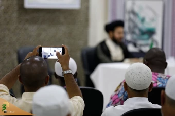 
محفل انس و معرفت قرآنی با حضور حجاج سایر کشور‌ها
 12