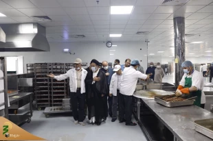 بازدید نماینده ولی فقیه در امور حج و زیارت از آشپزخانه زین 12