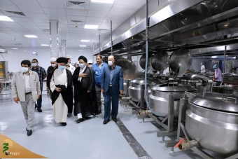 بازدید نماینده ولی فقیه در امور حج و زیارت از آشپزخانه زین
 4