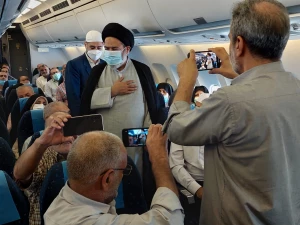 به غنیمت شمردن آخرین فرصت همکلامی با زائران بیت الله الحرام در پرواز بازگشت به ایران