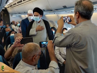 به غنیمت شمردن آخرین فرصت همکلامی با زائران بیت الله الحرام در پرواز بازگشت به میهن 2