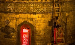 تعویض پرچم حرم امام حسین (ع) در کربلا معلی
 6