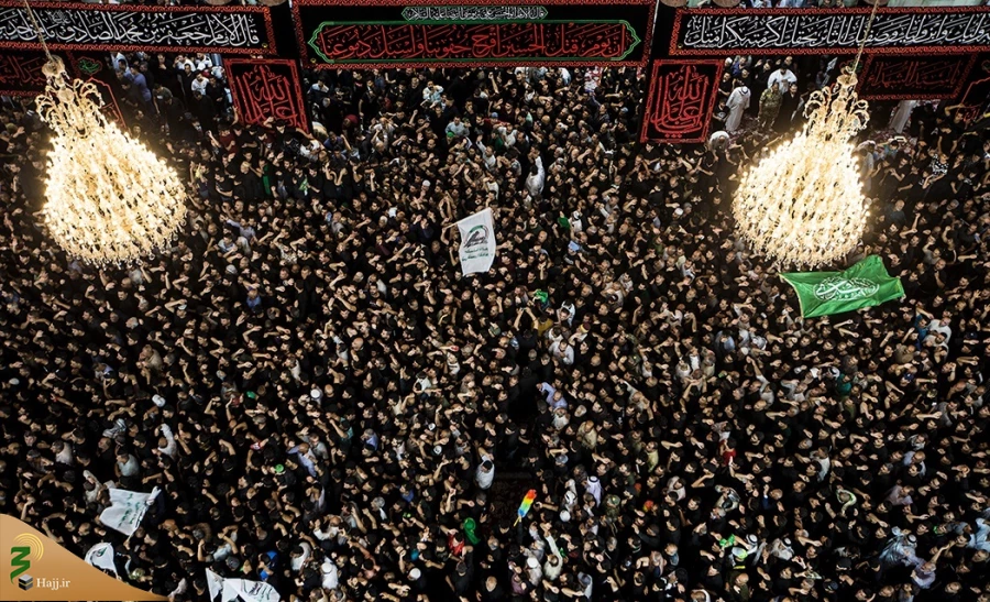 تعویض پرچم حرم امام حسین (ع) در کربلا معلی
 9