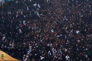 با حضور خیل عظیم زائران؛

پرچم حرم امام حسین (ع) تعویض شد 2