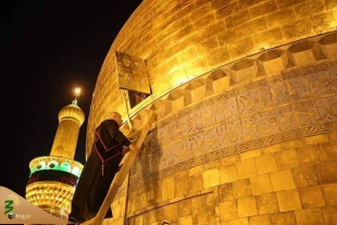 با حضور خیل عظیم زائران؛

پرچم حرم امام حسین (ع) تعویض شد 3
