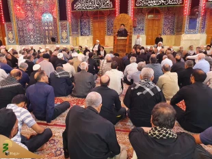 زائران حرم حسینی برای بازگشت امنیت به بلاد اسلامی دست به دعا گشودند 2
