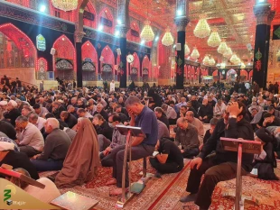 زائران حرم حسینی برای بازگشت امنیت به بلاد اسلامی دست به دعا گشودند 3